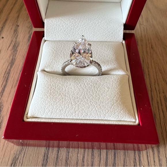4.5ct Elegant Pear Cut Simulated Diamond Engagement Ring In Sterling Silver - 5 - Picture 5 of 10